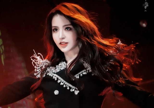 Mỹ nhân có tỷ lệ khuôn mặt đẹp nhất showbiz gây bão với ngoại hình sốc, soi visual mới thấy giải nghệ là quá đúng- Ảnh 2. Mỹ nhân có tỷ lệ khuôn mặt đẹp nhất showbiz gây bão với ngoại hình sốc, soi visual mới thấy giải nghệ là quá đúng- Ảnh 2.