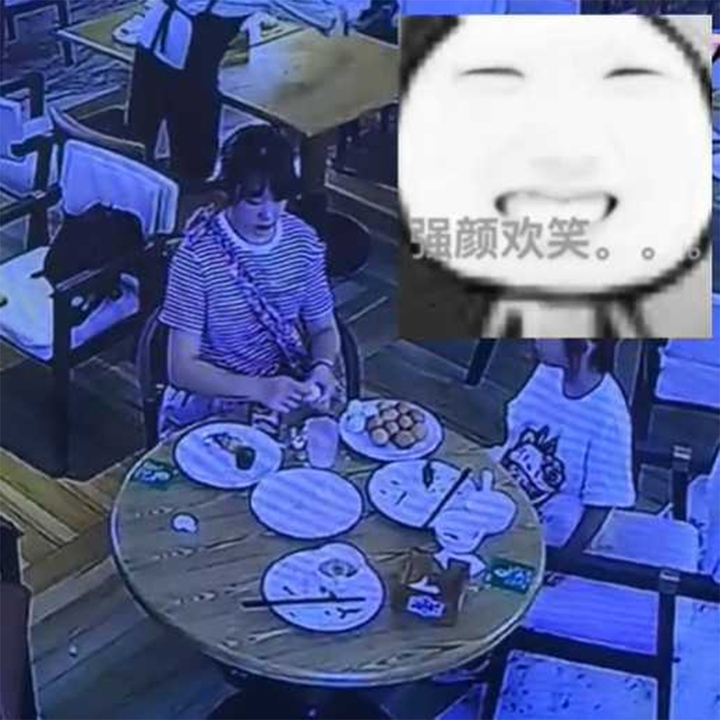 Nữ khách hàng đập phá đồ ăn khi bị phát hiện mang về từ búp phê - Ảnh 2.