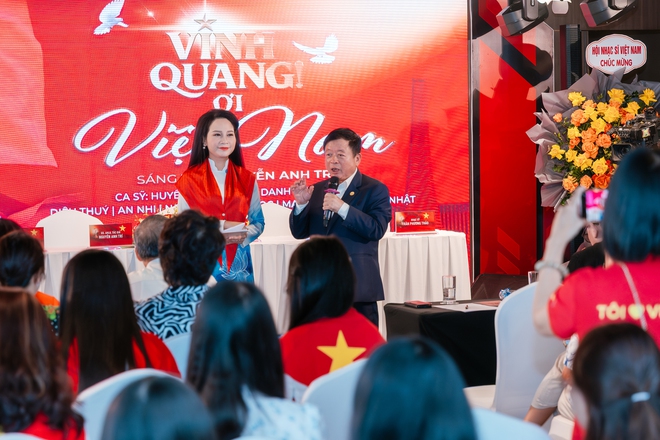 Hơn 30 ca sĩ hát trong MV "Vinh quang, ơi Việt Nam!" của Anh hùng Lao động Nguyễn Anh Trí- Ảnh 3. Hơn 30 ca sĩ hát trong MV "Vinh quang, ơi Việt Nam!" của Anh hùng Lao động Nguyễn Anh Trí- Ảnh 3.