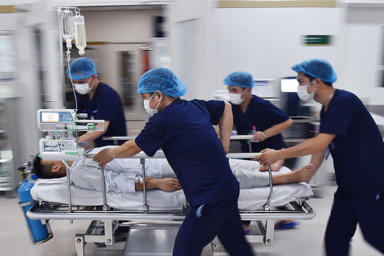 Những sai lầm 'rút ngắn sự sống' khi cứu người bị đột quỵ não - Ảnh 1. Những sai lầm 'rút ngắn sự sống' khi cứu người bị đột quỵ não - Ảnh 1.