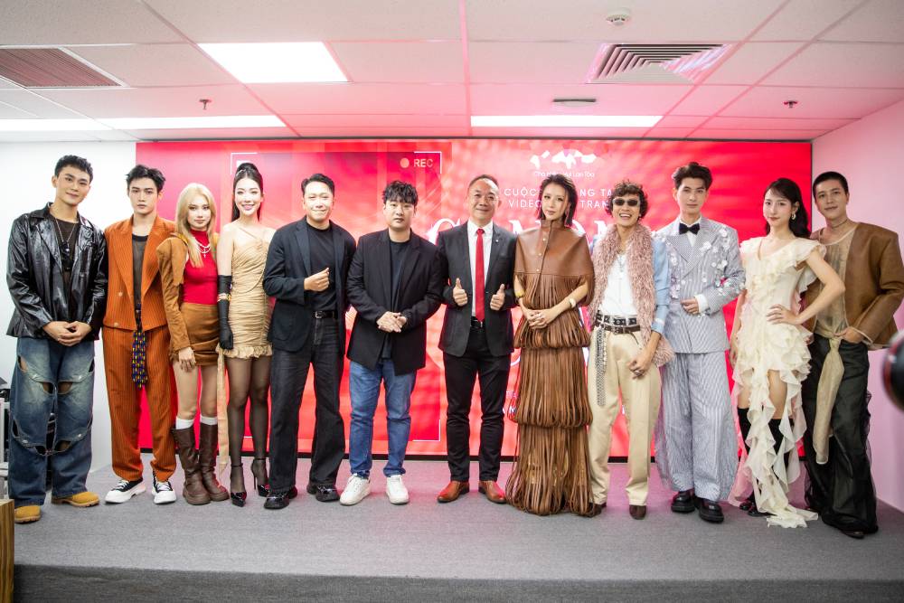 Fashionista Quỳnh Anh Shyn ngồi "ghế nóng"- Ảnh 2. Fashionista Quỳnh Anh Shyn ngồi "ghế nóng"- Ảnh 2.