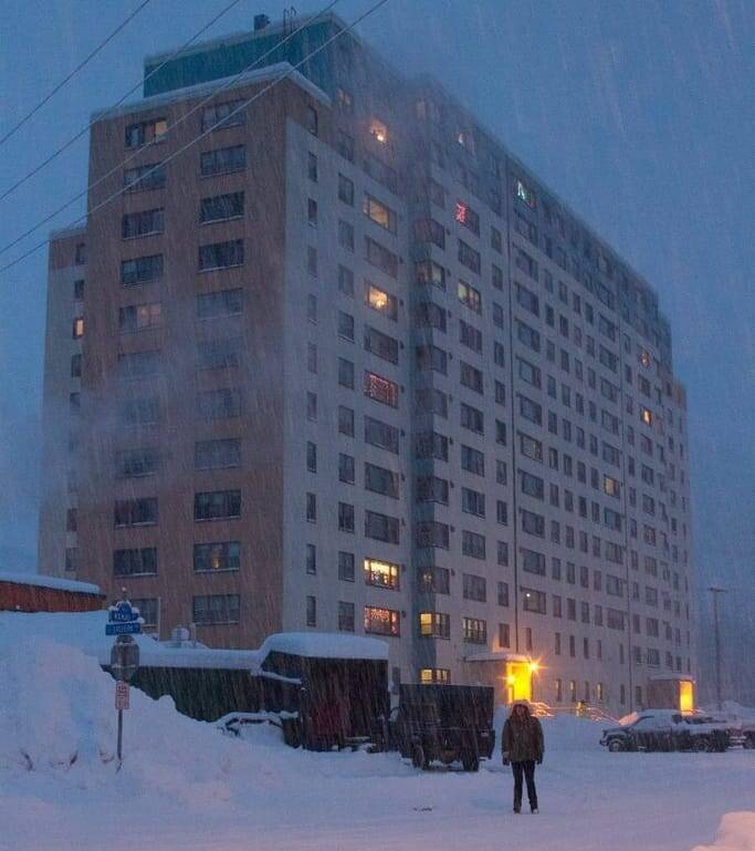 Khám phá Begich Towers - tòa chung cư "tự cung tự cấp" độc đáo tại Mỹ - Ảnh 4.