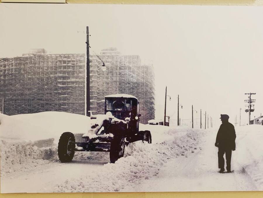 Khám phá Begich Towers - tòa chung cư "tự cung tự cấp" độc đáo tại Mỹ - Ảnh 3.