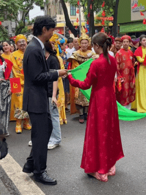 Clip HOT: Hoàng Thuỳ Linh bật chế độ 