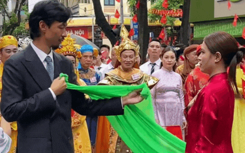 Clip HOT: Hoàng Thuỳ Linh bật chế độ 