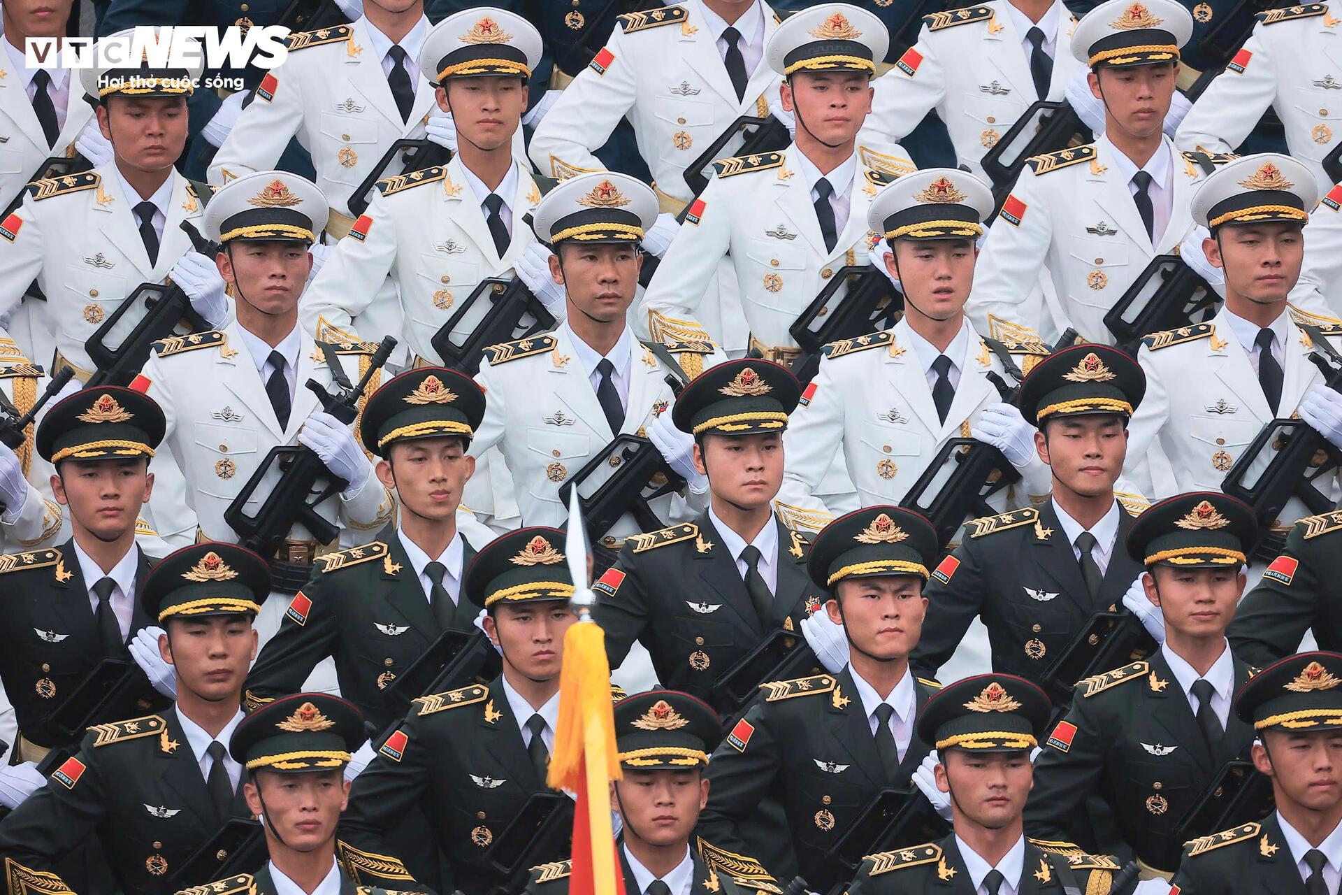 Diễu binh quốc tế tại Quảng trường Ba Đình kỷ niệm 80 năm Cách mạng Tháng Tám - Ảnh 2.