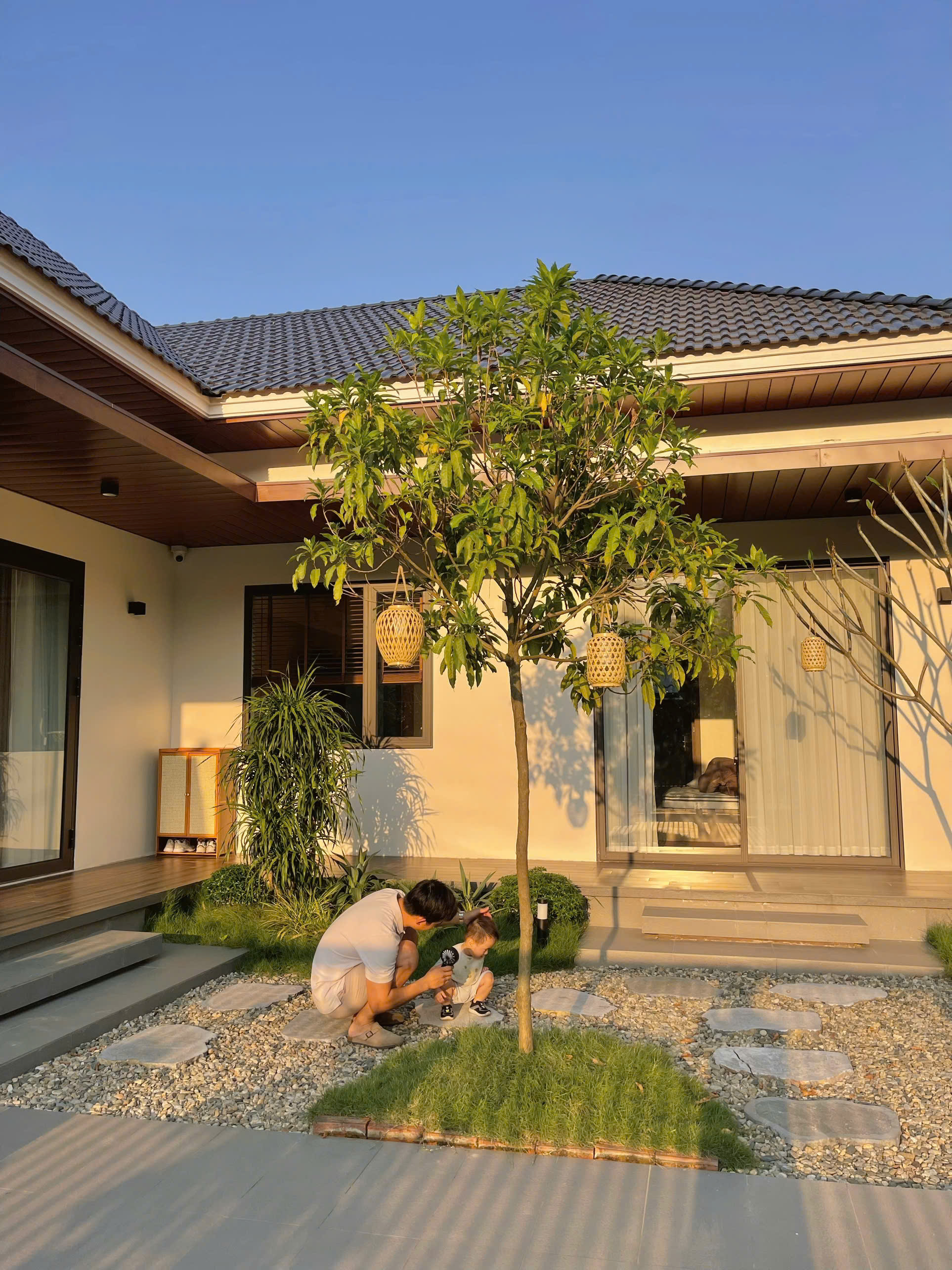 6 năm ở TP.HCM kiếm đủ tiền mua 2 mảnh đất, cặp vợ chồng về Lào Cai xây nhà 2,1 tỷ đồng đẹp như mơ: Chênh lệch thu nhập gây bất ngờ!- Ảnh 10.