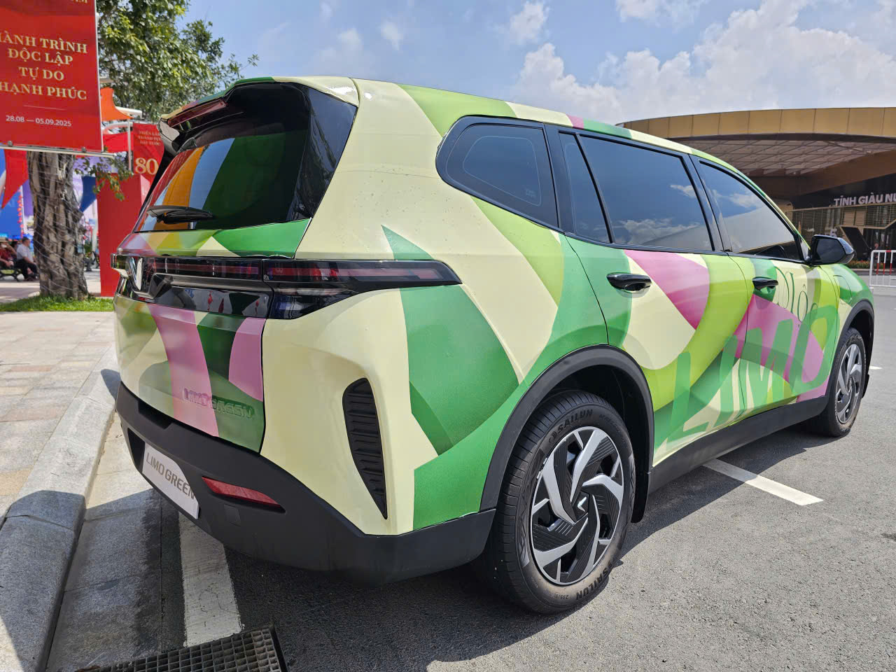 Cận cảnh dàn xe điện VinFast màu "độc lạ" lần đầu xuất hiện tại triển lãm lớn nhất lịch sử- Ảnh 4.