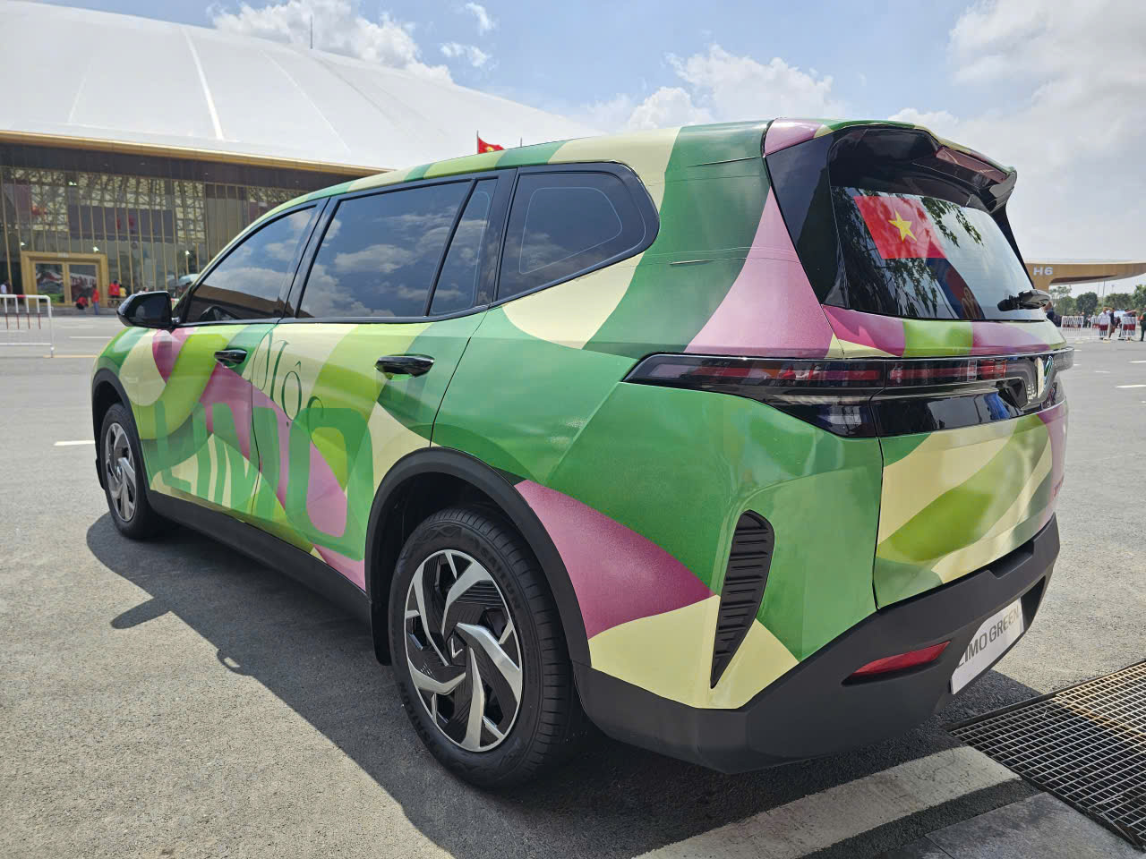 Cận cảnh dàn xe điện VinFast màu "độc lạ" lần đầu xuất hiện tại triển lãm lớn nhất lịch sử- Ảnh 2.