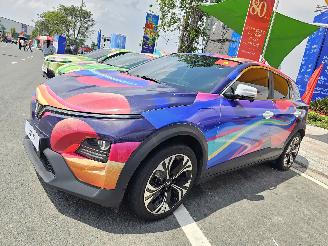 Cận cảnh dàn xe điện VinFast màu "độc lạ" lần đầu xuất hiện tại triển lãm lớn nhất lịch sử- Ảnh 9.