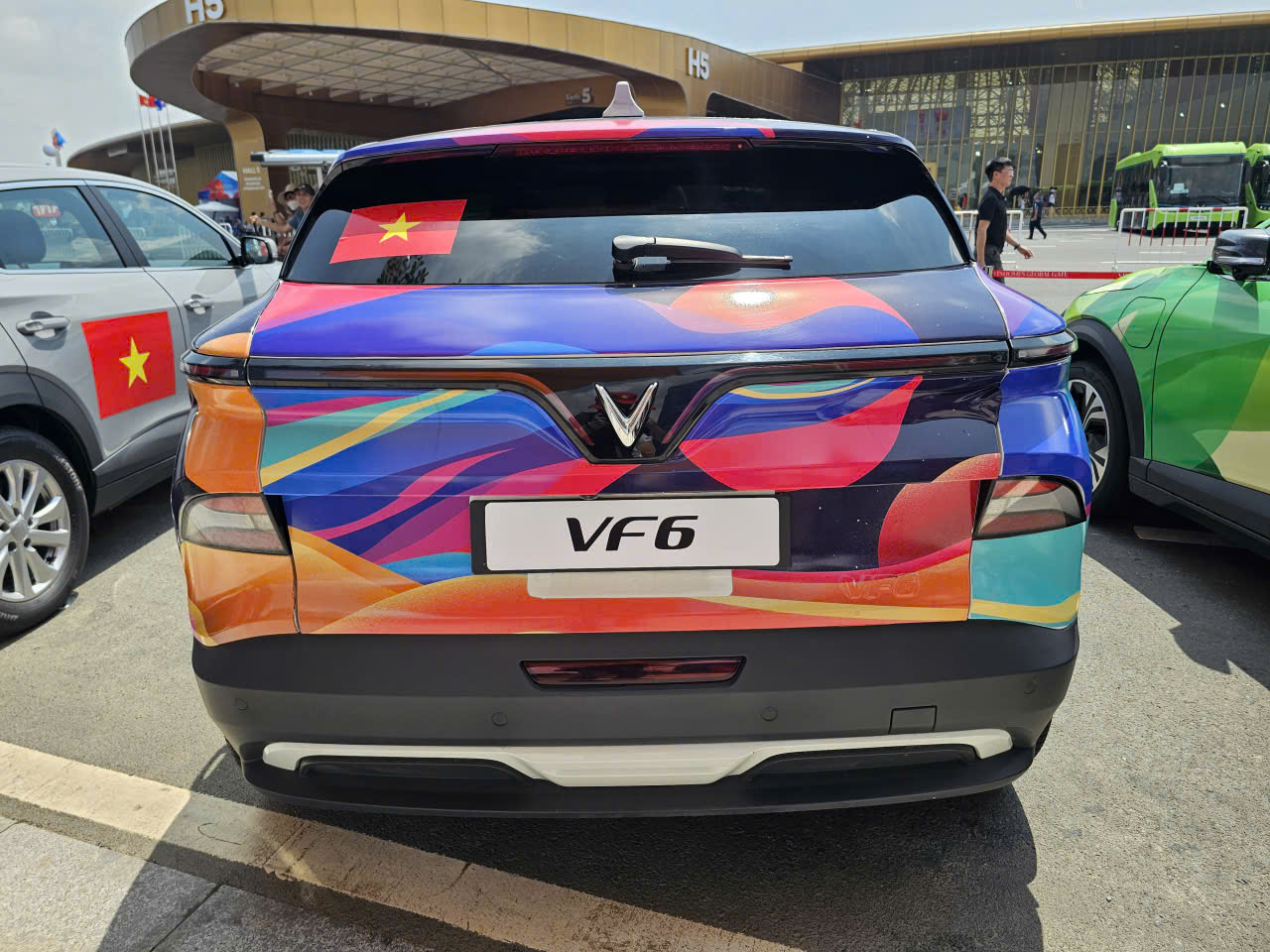 Cận cảnh dàn xe điện VinFast màu "độc lạ" lần đầu xuất hiện tại triển lãm lớn nhất lịch sử- Ảnh 10.
