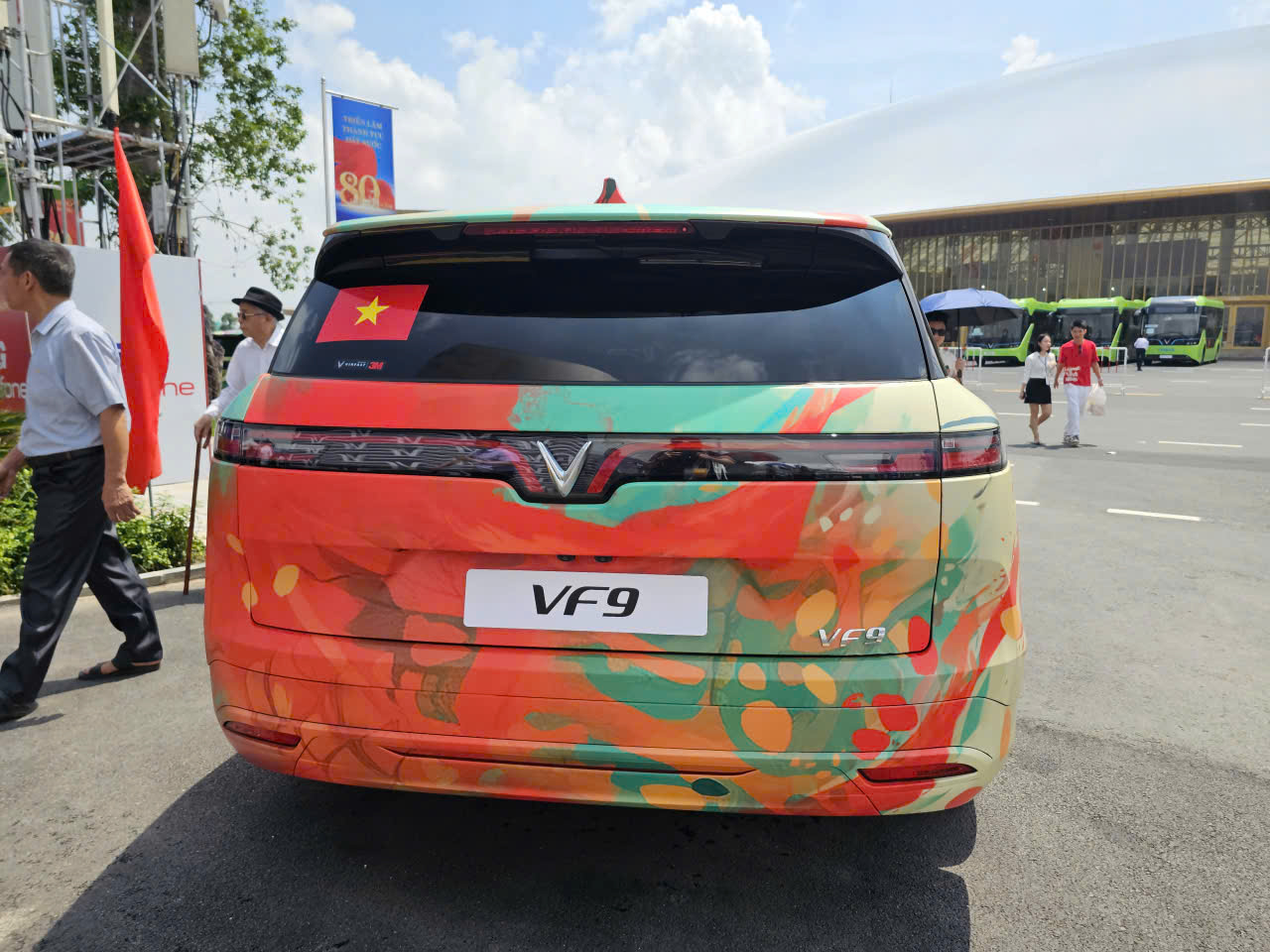 Cận cảnh dàn xe điện VinFast màu "độc lạ" lần đầu xuất hiện tại triển lãm lớn nhất lịch sử- Ảnh 15.
