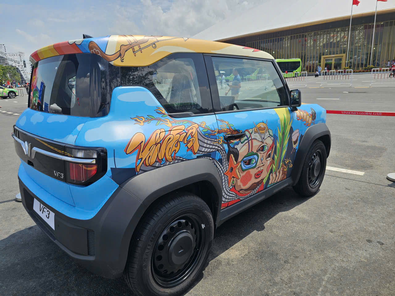 Cận cảnh dàn xe điện VinFast màu "độc lạ" lần đầu xuất hiện tại triển lãm lớn nhất lịch sử- Ảnh 20.