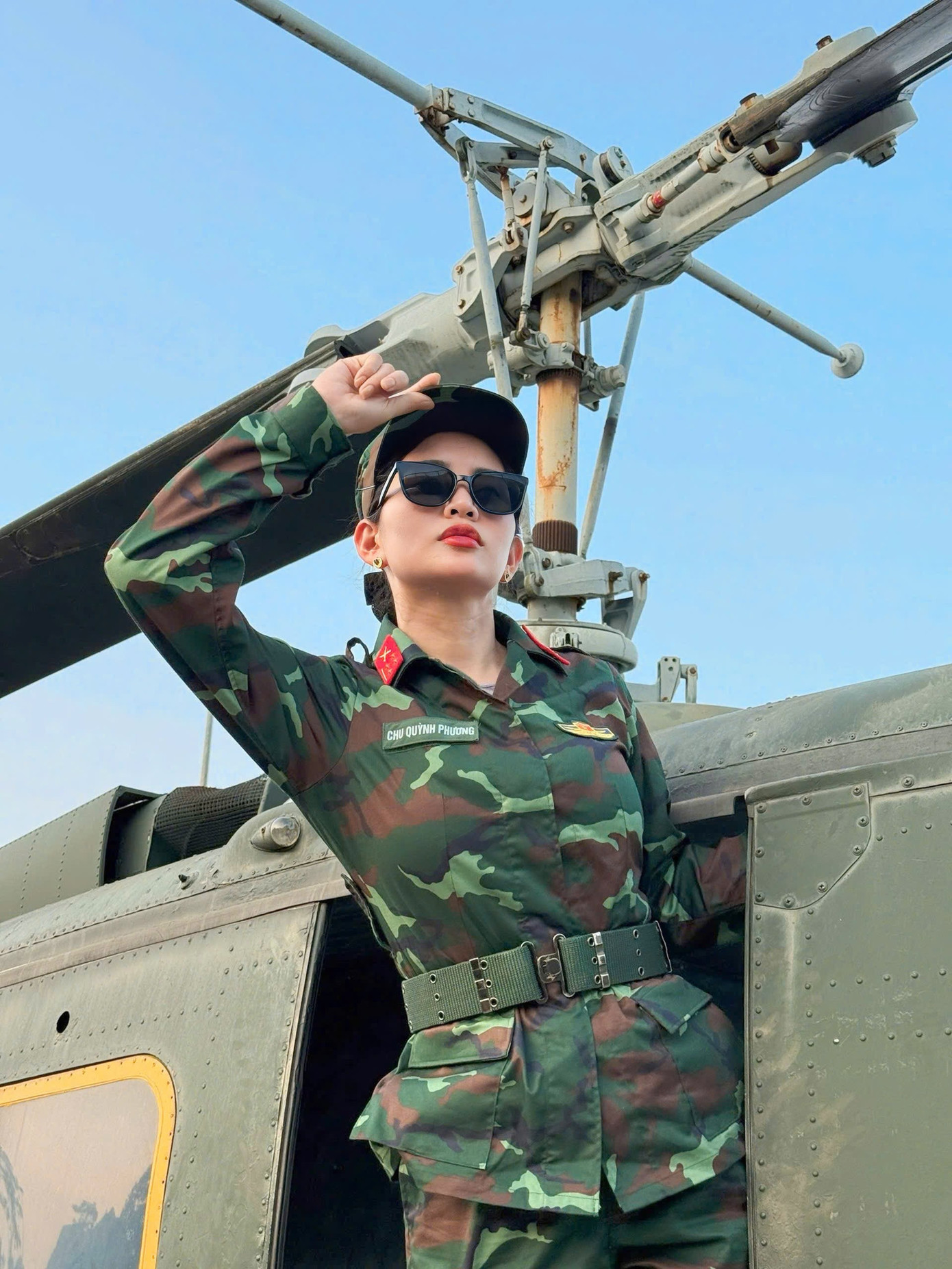 Nữ trung úy Chu Quỳnh Phương tham gia diễu binh 3 thế hệ trong hòa bình - Ảnh 3. Nữ trung úy Chu Quỳnh Phương tham gia diễu binh 3 thế hệ trong hòa bình - Ảnh 3.
