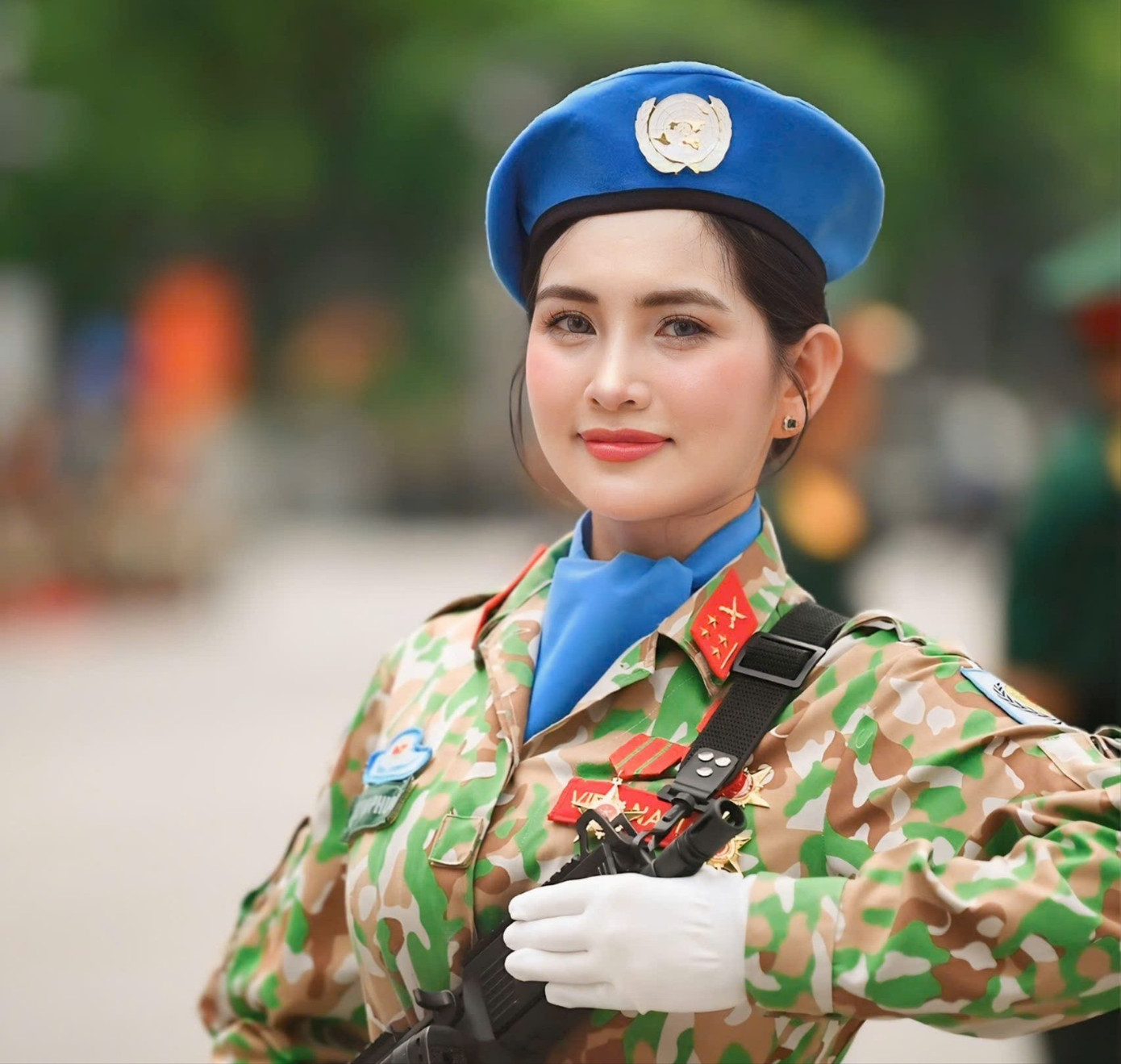 Nữ trung úy Chu Quỳnh Phương tham gia diễu binh 3 thế hệ trong hòa bình - Ảnh 1. Nữ trung úy Chu Quỳnh Phương tham gia diễu binh 3 thế hệ trong hòa bình - Ảnh 1.