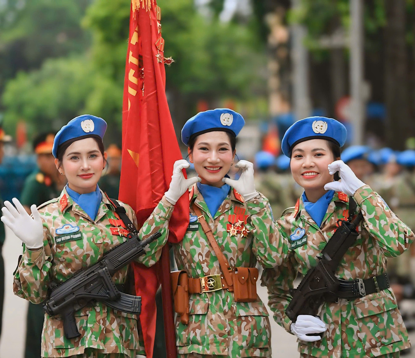 Nữ trung úy Chu Quỳnh Phương tham gia diễu binh 3 thế hệ trong hòa bình - Ảnh 2. Nữ trung úy Chu Quỳnh Phương tham gia diễu binh 3 thế hệ trong hòa bình - Ảnh 2.