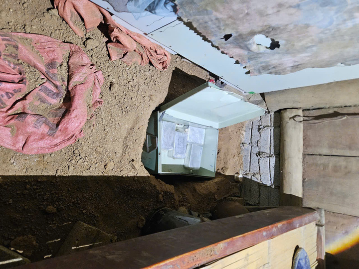 Phá đường dây ma túy ở Điện Biên , thu giữ 10 bánh heroin chôn dưới nền Nhà - Ảnh 2. Phá đường dây ma túy ở Điện Biên , thu giữ 10 bánh heroin chôn dưới nền Nhà - Ảnh 2.