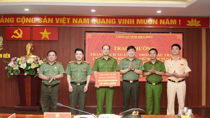 Phá đường dây ma túy ở Điện Biên , thu giữ 10 bánh heroin chôn dưới nền Nhà - Ảnh 3. Phá đường dây ma túy ở Điện Biên , thu giữ 10 bánh heroin chôn dưới nền Nhà - Ảnh 3.