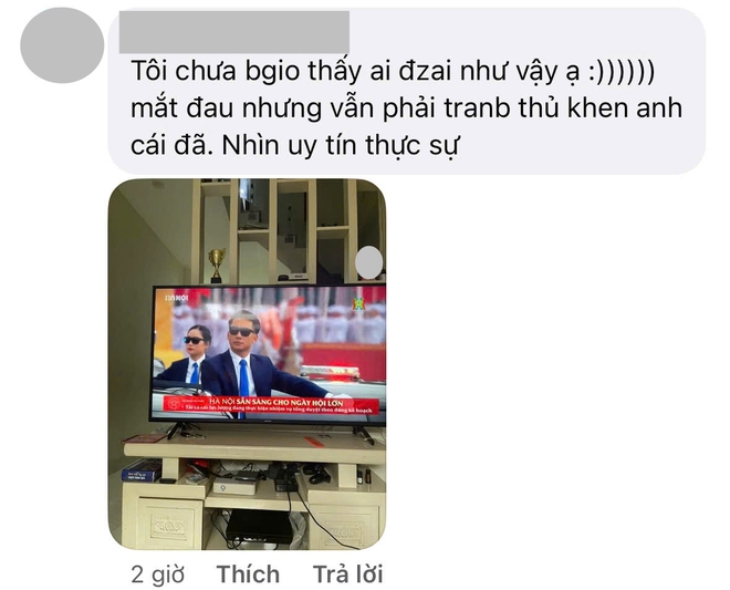 Nh&acirc;n vật mặc vest, đeo k&iacute;nh đen bao ngầu được 