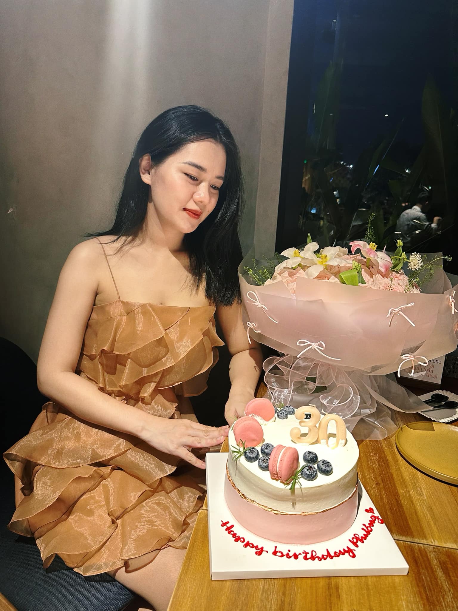 Nàng hoa khôi cưới đội trưởng ĐT Việt Nam, cuộc sống hiện tại ra sao?- Ảnh 3. Nàng hoa khôi cưới đội trưởng ĐT Việt Nam, cuộc sống hiện tại ra sao?- Ảnh 3.