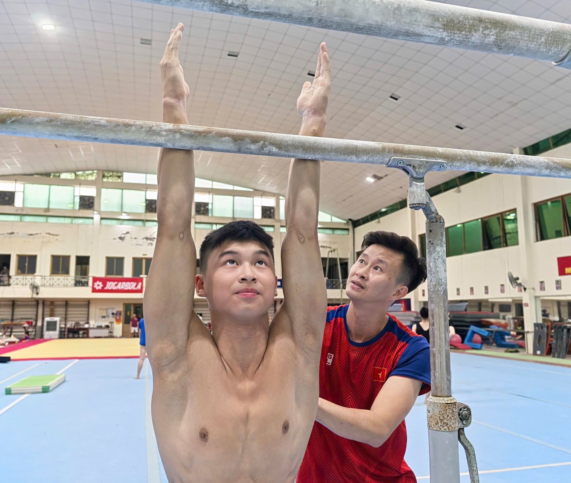 Cặp đôi vàng của thể thao Việt Nam tại Đại lễ 2/9: Vợ xinh nhất làng thể dục nghệ thuật, chồng là HLV nổi tiếng- Ảnh 2. Cặp đôi vàng của thể thao Việt Nam tại Đại lễ 2/9: Vợ xinh nhất làng thể dục nghệ thuật, chồng là HLV nổi tiếng - Ảnh 2.