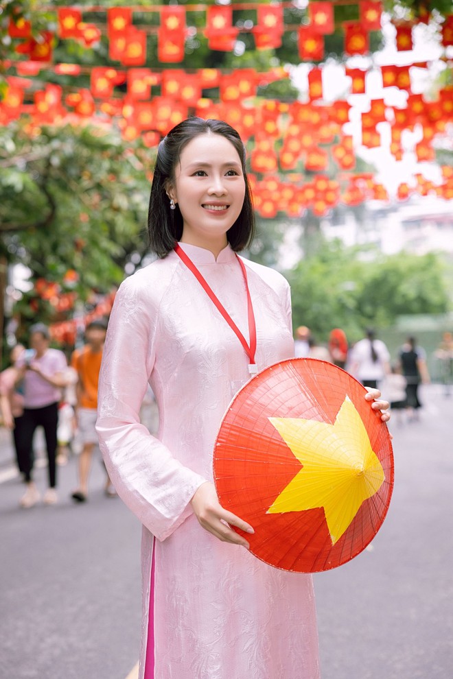Cam thường rõ nhan sắc tuổi 40+ của Hồng Diễm gây sốt- Ảnh 10. Cam thường rõ nhan sắc tuổi 40+ của Hồng Diễm gây sốt- Ảnh 10.