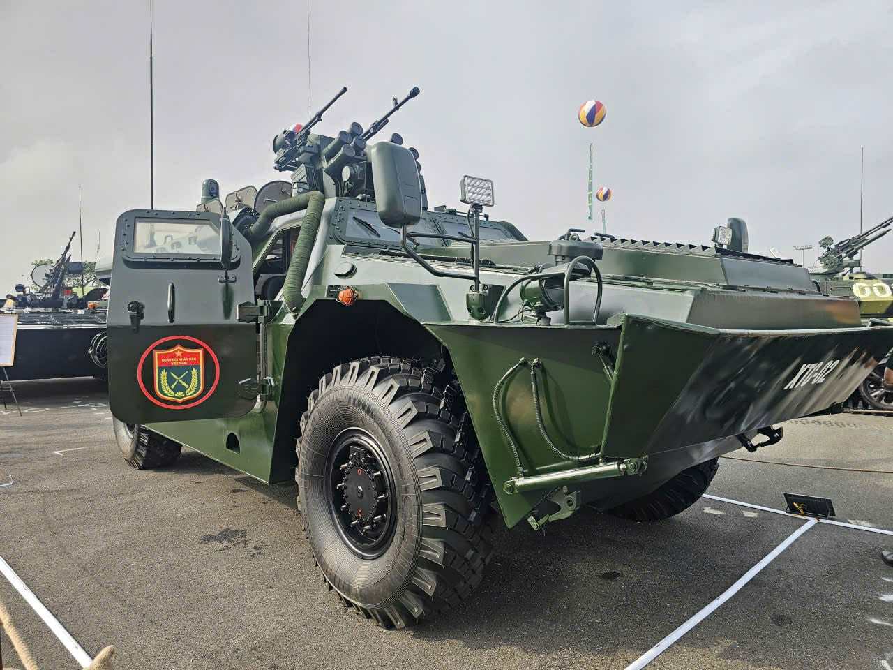 Xe XTC-02 "made by Vietnam" lộ diện tại công trình top 10 thế giới: Biết bơi, vượt vật cản, chống đạn - Ảnh 3. Xe XTC-02 "made by Vietnam" lộ diện tại công trình top 10 thế giới: Biết bơi, vượt vật cản, chống đạn - Ảnh 3.