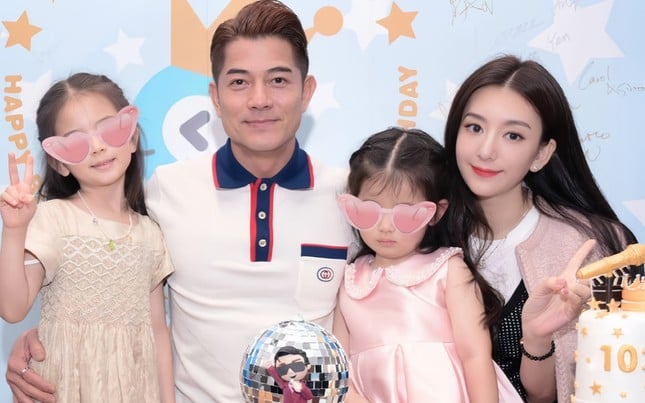 F4 keo kiệt nhất showbiz: Nam thần hạng A "tủn mủn" với vợ từng đồng, có người chuyên “đào mỏ” bạn gái - Ảnh 15. F4 keo kiệt nhất showbiz: Nam thần hạng A "tủn mủn" với vợ từng đồng, có người chuyên “đào mỏ” bạn gái - Ảnh 15.