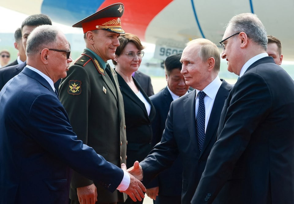 Tổng thống Nga Vladimir Putin thăm Trung Quốc tham dự hội nghị SCO v&agrave; lễ kỷ niệm quan trọng - Ảnh 1.