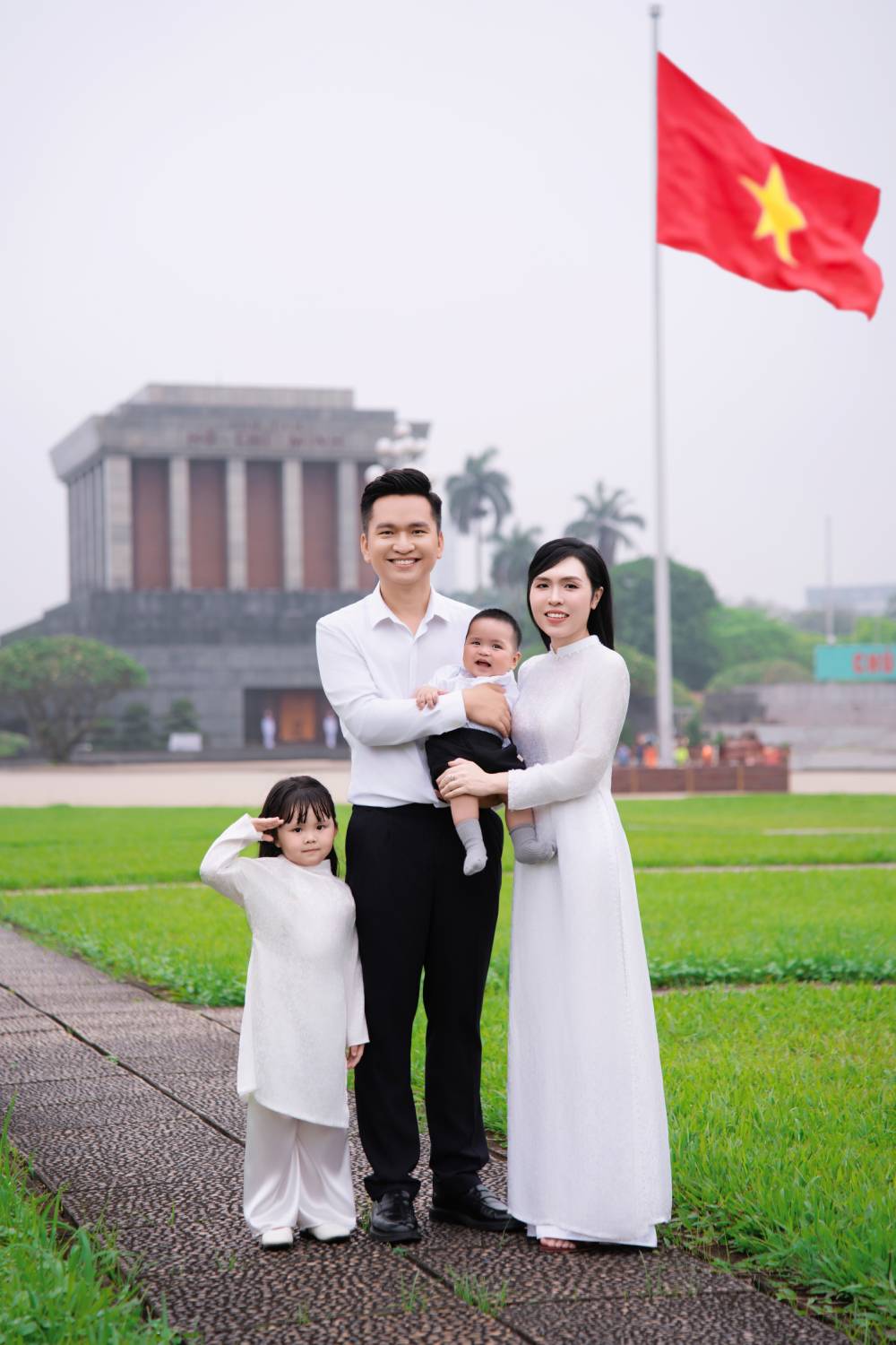 MC Hạnh Phúc: "Tình yêu nước đôi khi bắt đầu từ những khoảnh khắc bình dị thế này thôi" - Ảnh 6. MC Hạnh Phúc: "Tình yêu nước đôi khi bắt đầu từ những khoảnh khắc bình dị thế này thôi" - Ảnh 6.