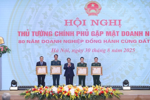 Gặp Thủ tướng, doanh nghiệp có lãi gần 2 tỷ USD lập kỷ lục Việt Nam được trao huân chương gì? - Ảnh 1. Gặp Thủ tướng, doanh nghiệp có lãi gần 2 tỷ USD lập kỷ lục Việt Nam được trao huân chương gì? - Ảnh 1.