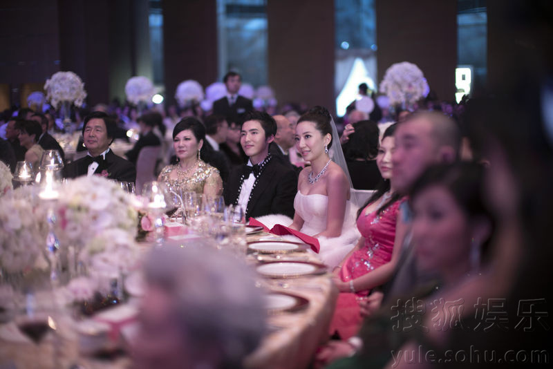 N&agrave;ng d&acirc;u h&agrave;o m&ocirc;n với si&ecirc;u đ&aacute;m cưới 2,6 ngh&igrave;n tỷ, cuộc sống h&ocirc;n nh&acirc;n kh&oacute; tin với những bất ngờ từ bố mẹ chồng- Ảnh 5.