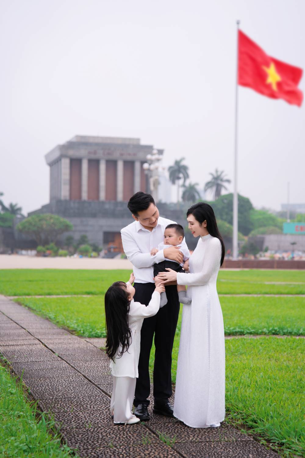 MC Hạnh Phúc: "Tình yêu nước đôi khi bắt đầu từ những khoảnh khắc bình dị thế này thôi" - Ảnh 5. MC Hạnh Phúc: "Tình yêu nước đôi khi bắt đầu từ những khoảnh khắc bình dị thế này thôi" - Ảnh 5.
