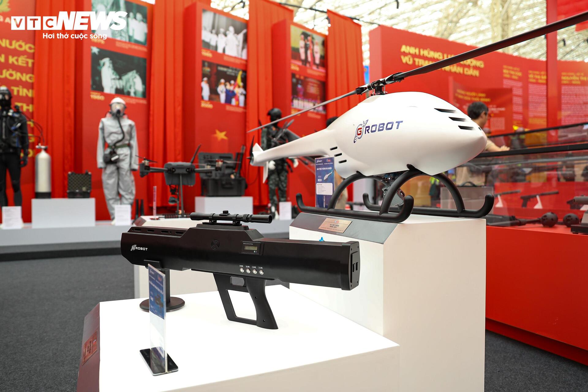 Cận cảnh dàn UAV Bộ Công an hiện đại tại Triển lãm thành tựu đất nước 2023 - Ảnh 4. Cận cảnh dàn UAV Bộ Công an hiện đại tại Triển lãm thành tựu đất nước 2023 - Ảnh 4.