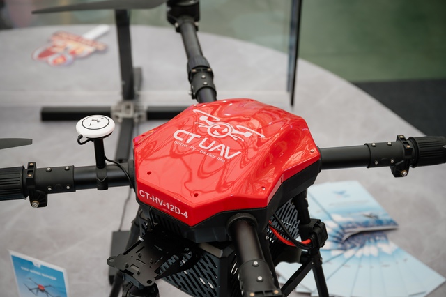 UAV "mắt thần trên không" lần đầu tiên xuất hiện tại Triển lãm quy mô lớn nhất Việt Nam - Ảnh 2. UAV "mắt thần trên không" lần đầu tiên xuất hiện tại Triển lãm quy mô lớn nhất Việt Nam - Ảnh 2.
