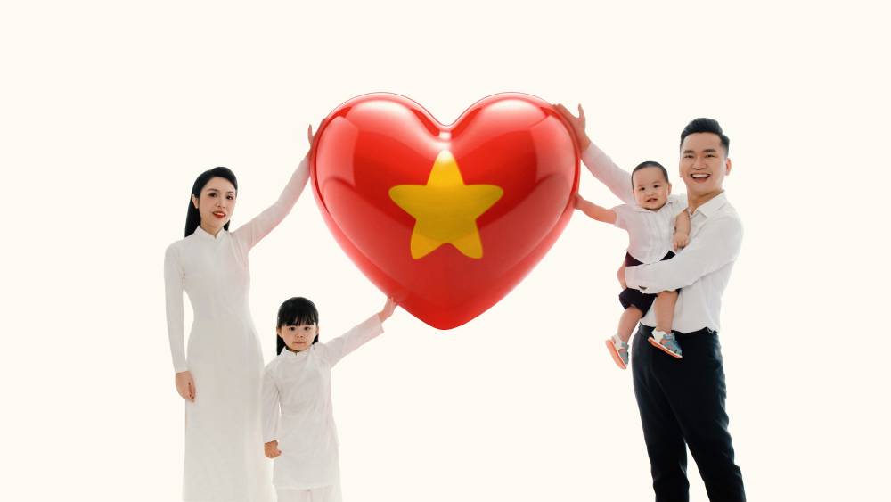 MC Hạnh Phúc: "Tình yêu nước đôi khi bắt đầu từ những khoảnh khắc bình dị thế này thôi" - Ảnh 2. MC Hạnh Phúc: "Tình yêu nước đôi khi bắt đầu từ những khoảnh khắc bình dị thế này thôi" - Ảnh 2.