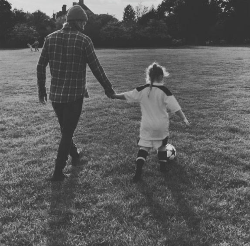 Harper Beckham: Công chúa nhà Becks thành thạo 5 môn thể thao, giành huy chương judo, nắm tay Messi ra sân bóng- Ảnh 2. Harper Beckham: Công chúa nhà Becks thành thạo 5 môn thể thao, giành huy chương judo, nắm tay Messi ra sân bóng- Ảnh 2.