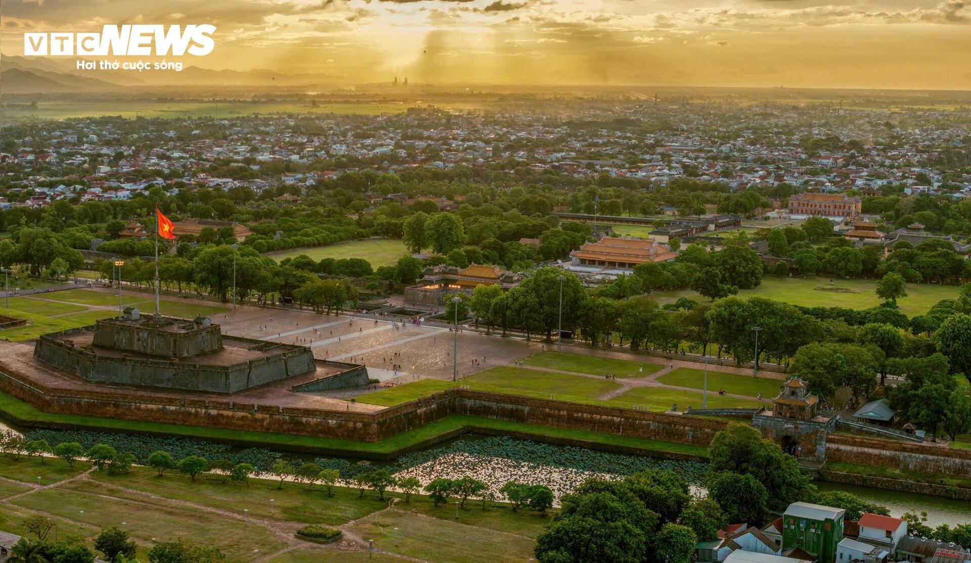 Cận cảnh lầu Ngũ Phụng nơi vua Bảo Đại đọc chiếu thóai vị 80 năm trước - Ảnh 2.