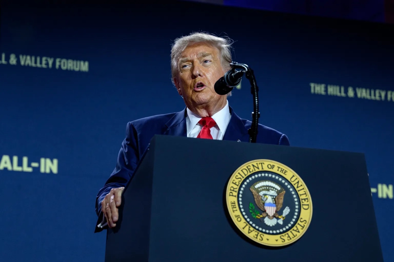 Cân nhắc “để mặc” Ukraine, ông Donald Trump đã cạn kiên nhẫn? - Ảnh 1. Cân nhắc “để mặc” Ukraine, ông Donald Trump đã cạn kiên nhẫn? - Ảnh 1.