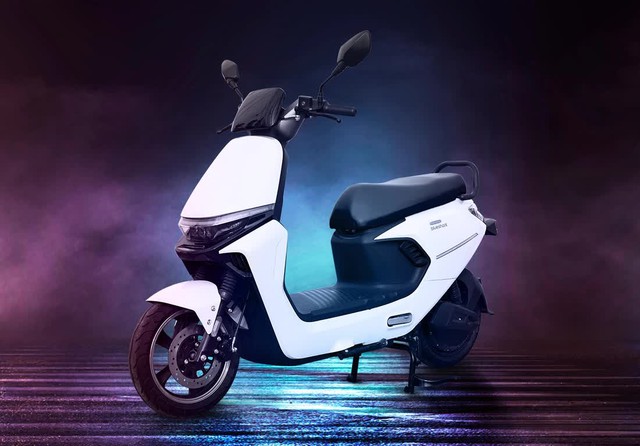 Xe máy điện chạy 101km/sạc, giá chỉ 3,7 triệu đồng có gì hot? - Ảnh 1. Xe máy điện chạy 101km/sạc, giá chỉ 3,7 triệu đồng có gì hot? - Ảnh 1.