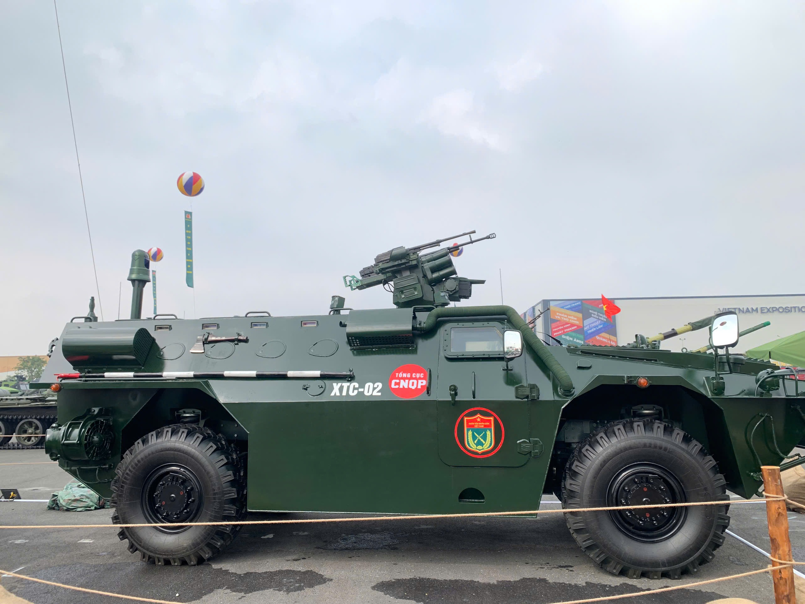 Xe XTC-02 "made by Vietnam" lộ diện tại công trình top 10 thế giới: Biết bơi, vượt vật cản, chống đạn - Ảnh 2. Xe XTC-02 "made by Vietnam" lộ diện tại công trình top 10 thế giới: Biết bơi, vượt vật cản, chống đạn - Ảnh 2.