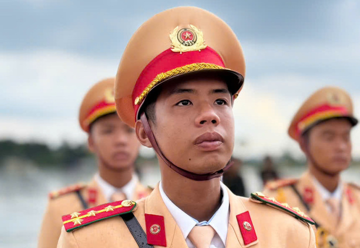 Binh nhất Giang Trí Nhân nén đau hoàn thành nhiệm vụ Lễ kỷ niệm A80 - Ảnh 1.