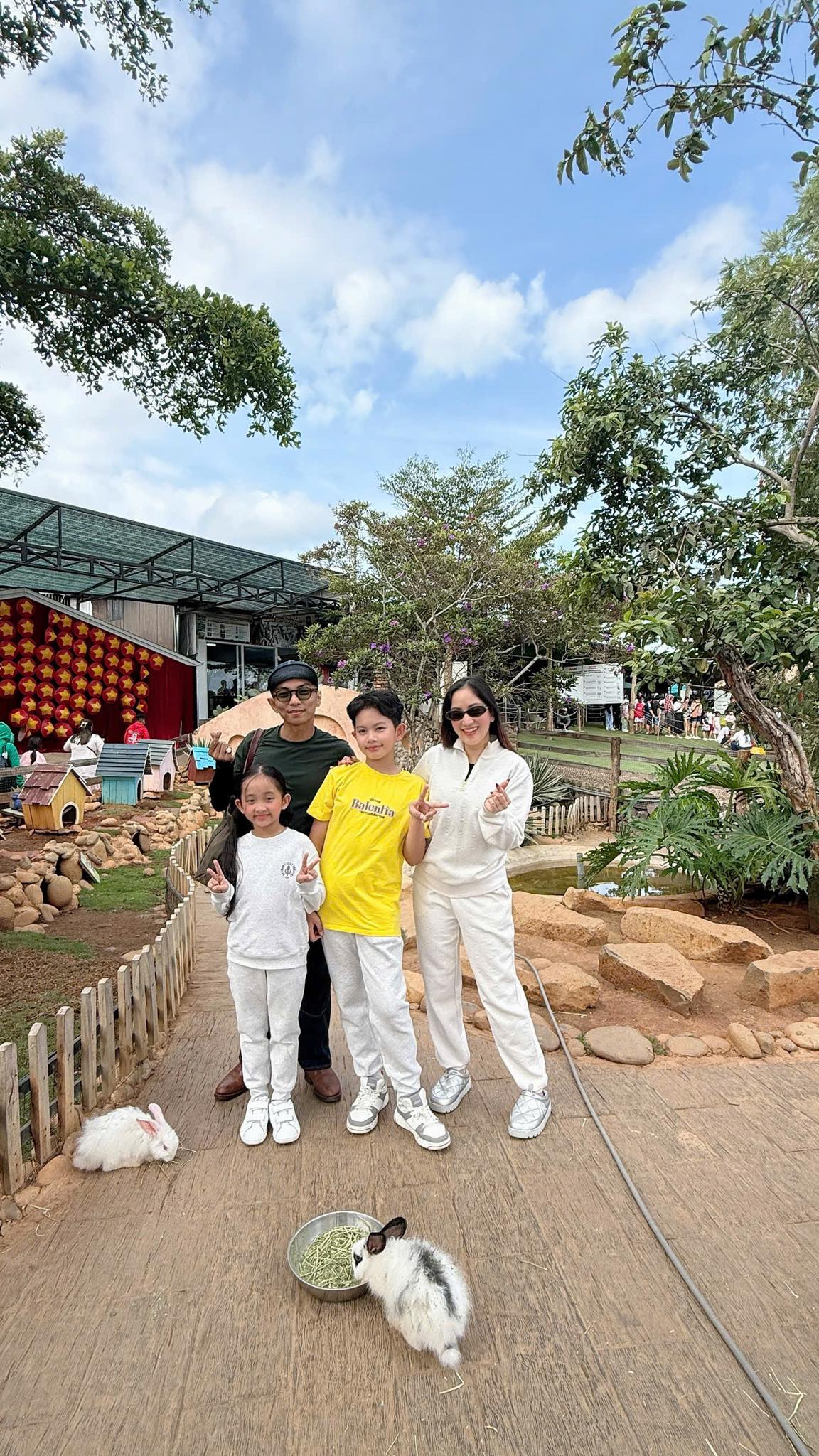 Một c&acirc;u n&oacute;i của con g&aacute;i Kh&aacute;nh Thi tiết lộ g&oacute;c khuất "đau l&ograve;ng" khi l&agrave;m con của Phan Hiển v&agrave; nữ ho&agrave;ng dancesport - Ảnh 3.