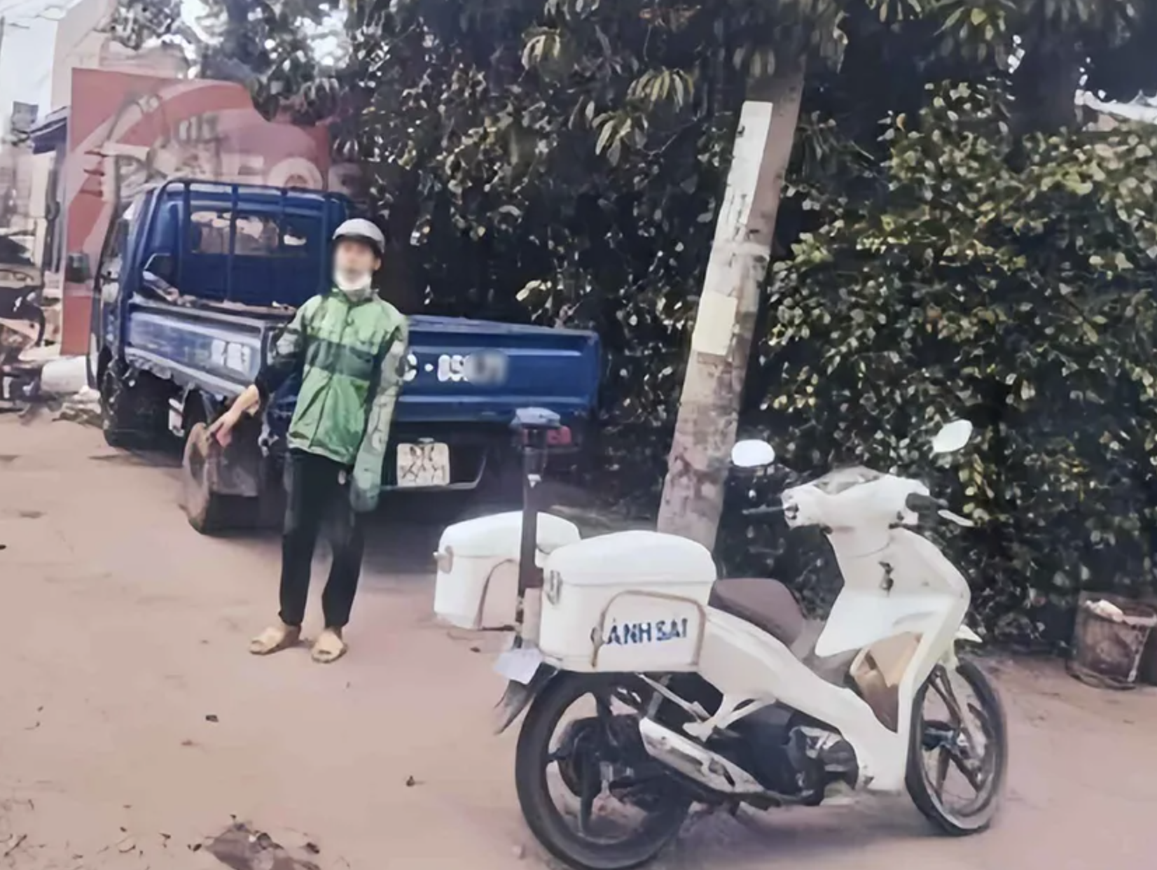 Lý do người đàn ông chặn ô tô và đập kính chiếu hậu gây náo loạn trên đường - Ảnh 2. Lý do người đàn ông chặn ô tô và đập kính chiếu hậu gây náo loạn trên đường - Ảnh 2.