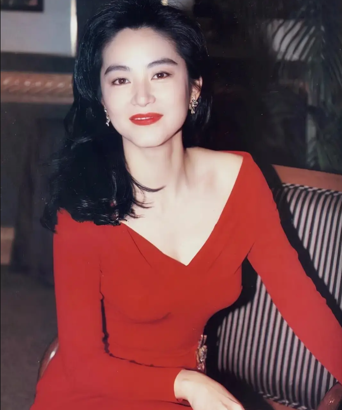 “Tứ đại mỹ nhân” cũng bị chê: Lâm Thanh Hà có tướng đàn ông, Lý Gia Hân quá nhiều khuyết điểm   - Ảnh 3.