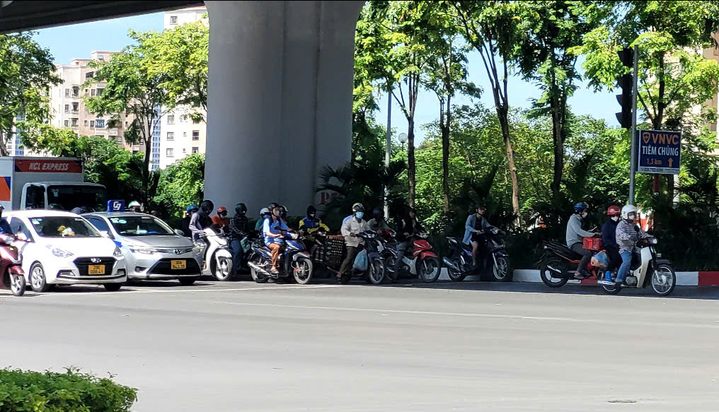 Nắng nóng gay gắt miền Bắc có nơi trên 39 độ C ngày 4 - 8 - Ảnh 2.