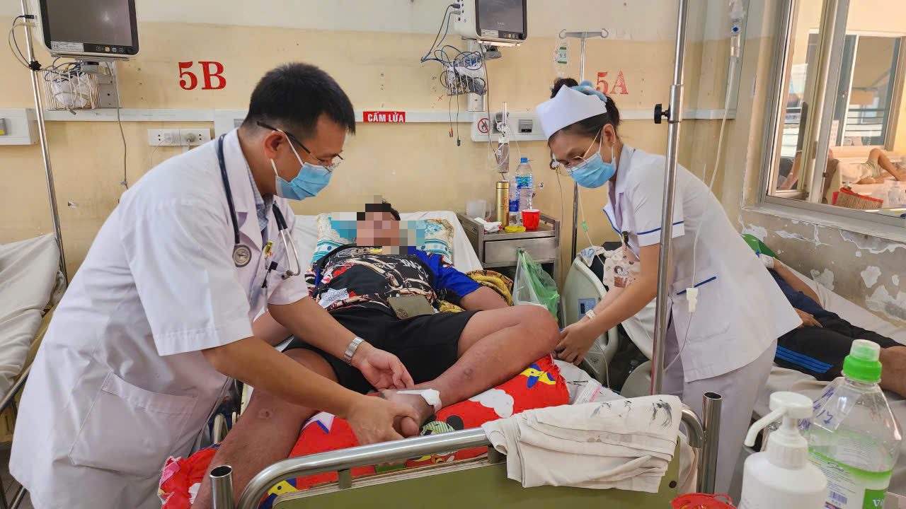 Sốt xuất huyết tại TP HCM: Gần 17 . 000 Ca mắc , bệnh viện quá tải - Ảnh 1. Sốt xuất huyết tại TP HCM: Gần 17 . 000 Ca mắc , bệnh viện quá tải - Ảnh 1.