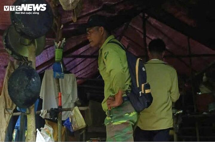 Cận cảnh hầm vàng trái phép trong rừng phòng hộ Quảng Trị - Ảnh 8. Cận cảnh hầm vàng trái phép trong rừng phòng hộ Quảng Trị - Ảnh 8.