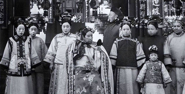 15 bức ảnh hiếm của hoàng cung nhà Thanh thời kỳ suy tàn: Không giống phim, ai nhìn cũng có cảm giác này- Ảnh 2. 15 bức ảnh hiếm của hoàng cung nhà Thanh thời kỳ suy tàn: Không giống phim, ai nhìn cũng có cảm giác này- Ảnh 2.