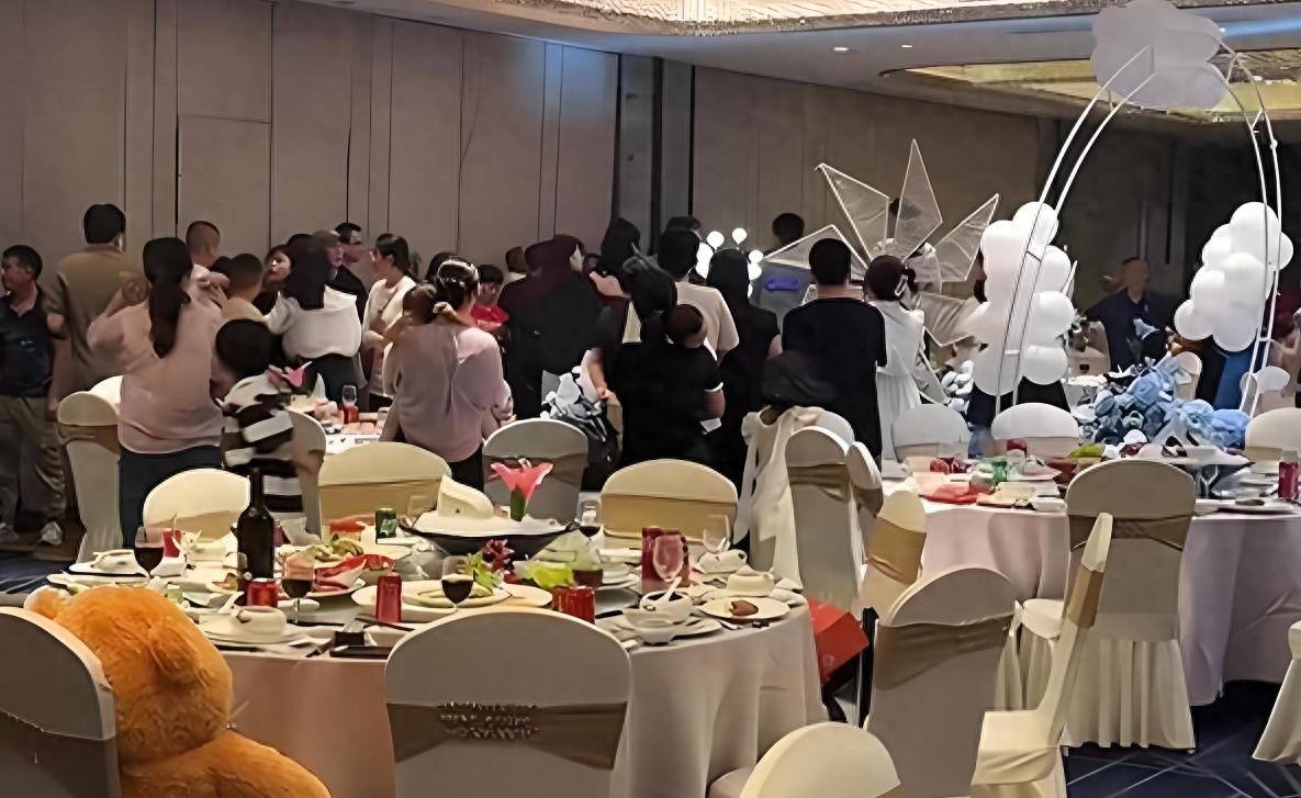 Chi 32 triệu tổ chức sinh nhật bố chồng nhưng lúc thanh toán lại đùn đẩy: Chị dâu nói đúng 1 câu khiến em dâu hoảng hốt- Ảnh 2.